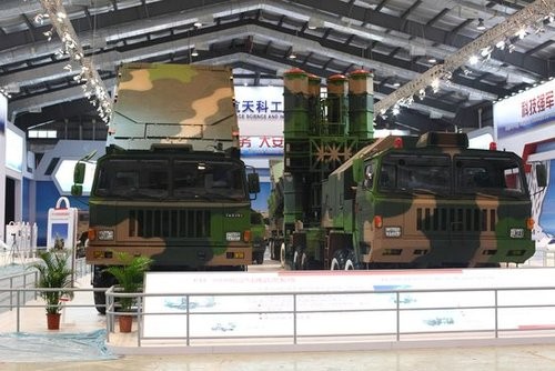 Trung Quốc cũng muốn kiếm lợi nhuận từ vũ khí ở thị trường các nước Trung Á. Trong hình là tên lửa phòng không FD-2000, phiên bản xuất khẩu của tên lửa HQ-9 Trung Quốc.